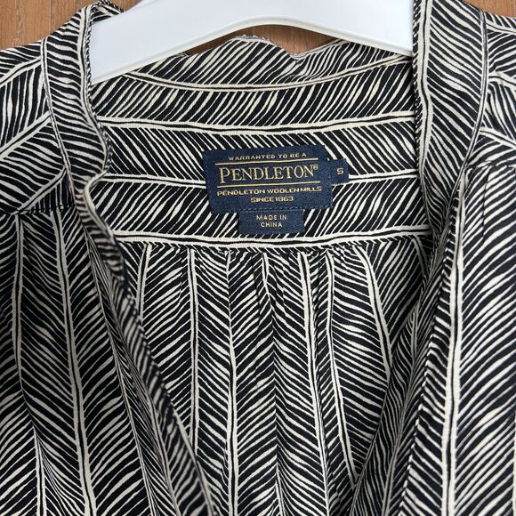 Women's Pendleton 100% Silk S Flowy Sleeveless Blouse Black and White Pattern - Picture 4 of 5